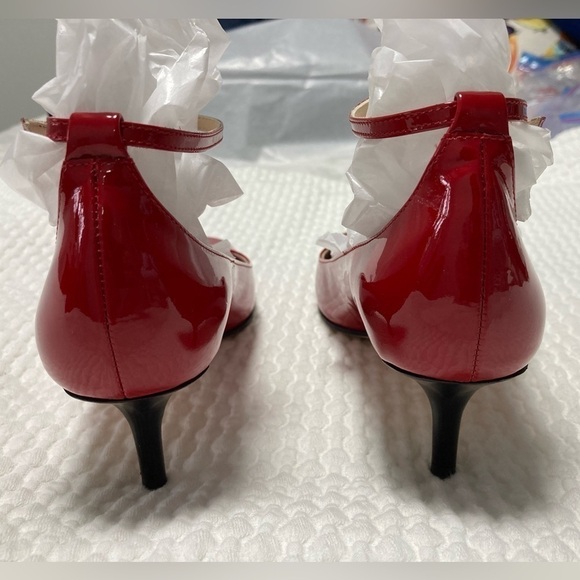 KATE SPADE RED PATENT LEATHER SHOES - Size 7 1/2 - Picture 5 of 10